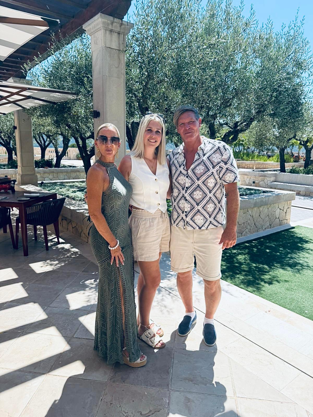 Katharina Lütkepicht mit Peggy Jerofke und Steff Jerkel auf Mallorca
